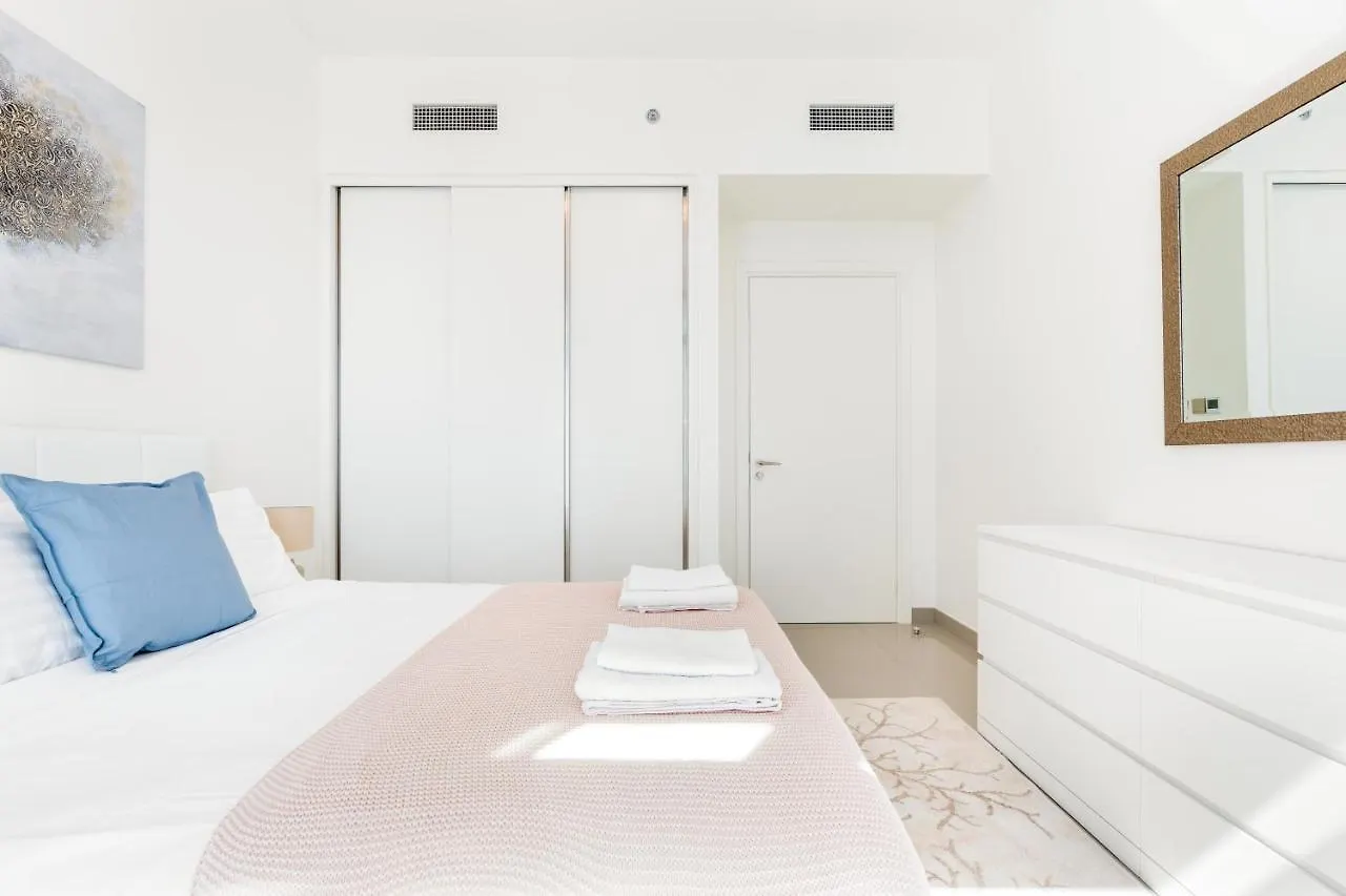 Apartment Vacay Lettings - Private Beach Access -Emaar Beachfront Dubai